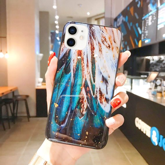 etui iphone 12 z nadrukieg pióra z cząstkami brokatu 1