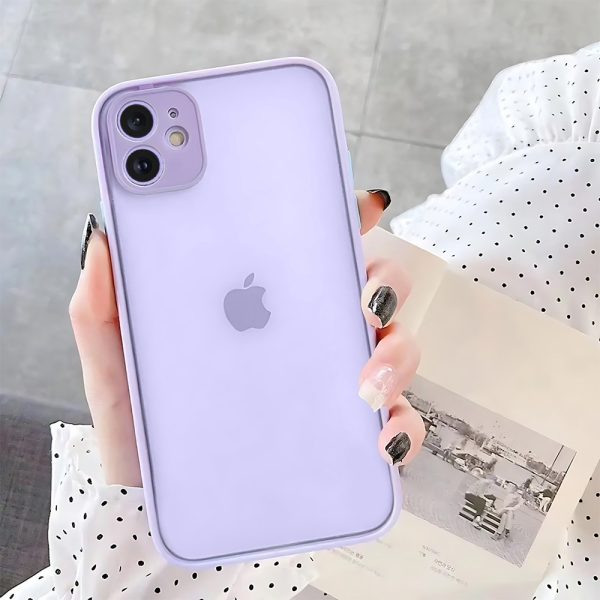 etui do iphone 11 półprzeźroczyste matowe z ochroną aparatu, fioletowe