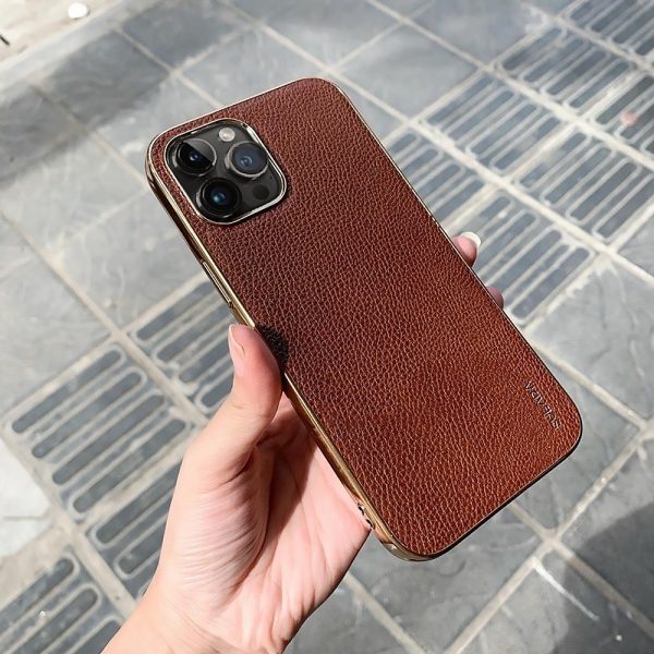 etui do iphone 14 pro eleganckie luksusowe skórzane brązowe ze złotem
