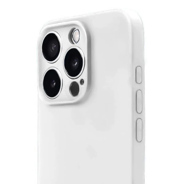 Biały smartfon z potrójnym aparatem fotograficznym.