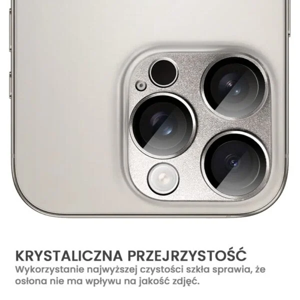 Zbliżenie aparatów smartfona z opisem "kryształczysta przejrzystość".