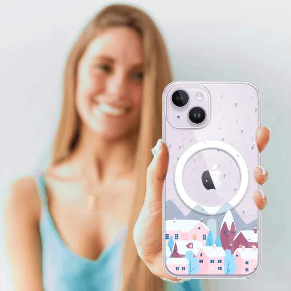 Kobieta robi selfie, etui na telefon z motywem miasta.