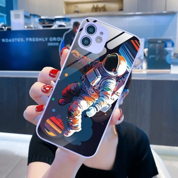 Etui do iPhone 12, szklany tył, osłona kamery, Kosmiczny podróżnik, fioletowe (2)