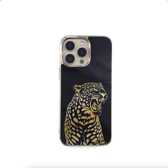 ryczący jaguar zdjęcie produktowe