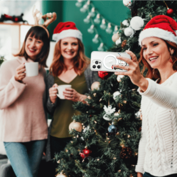 Etui do iPhone 14 Pro z MagSafe, Przytulne święta, Kot przebrany za elfa, przeźroczyste6