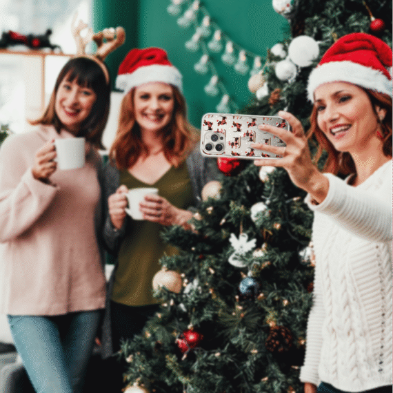 Etui do iPhone 15 Pro, Przytulne święta, Jamniki na saniach, przeźroczyste6