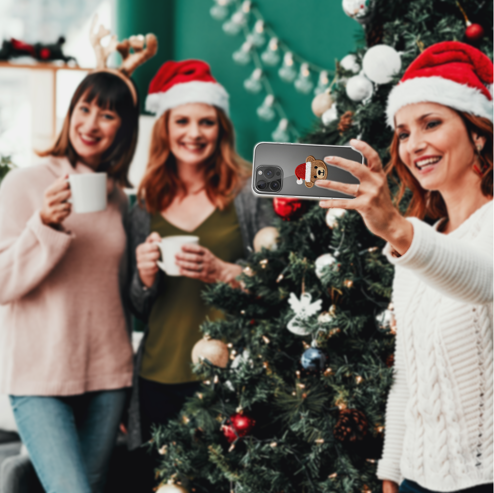 Etui do iPhone 15 Pro, Przytulne święta, Miś Mikołajek, przeźroczyste6