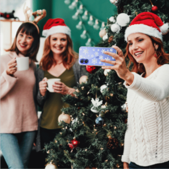 Etui-do-iPhone-16-Plus-Zimowa-magia-Delikatne-platki-sniegu-POP6