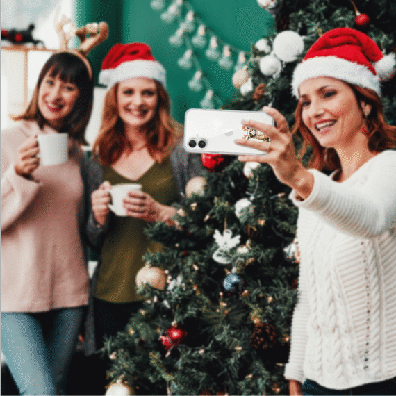 Etui do iPhone 16, Przytulne święta, Kot który nie chciał być reniferem, przeźroczyste6