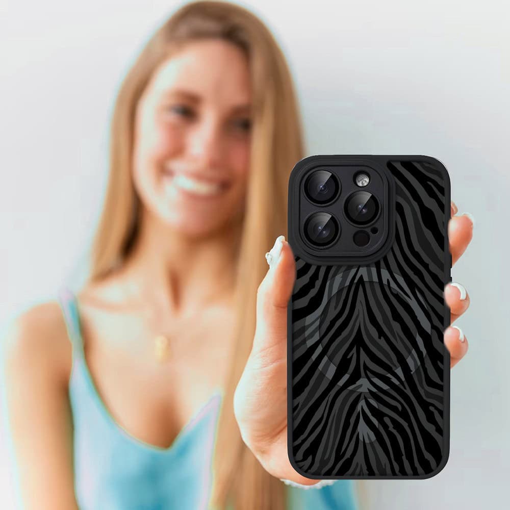 Etui do iPhone 15 Pro Max Color Flush z MagSafe, z osłoną aparatu, hipnotyczna zebra, czarne (3)